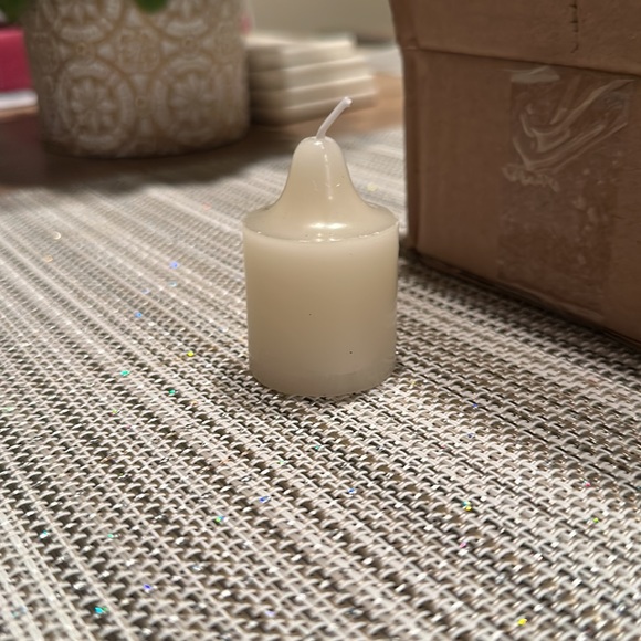 12 (Dozen) White tea candles - Picture 4 of 4
